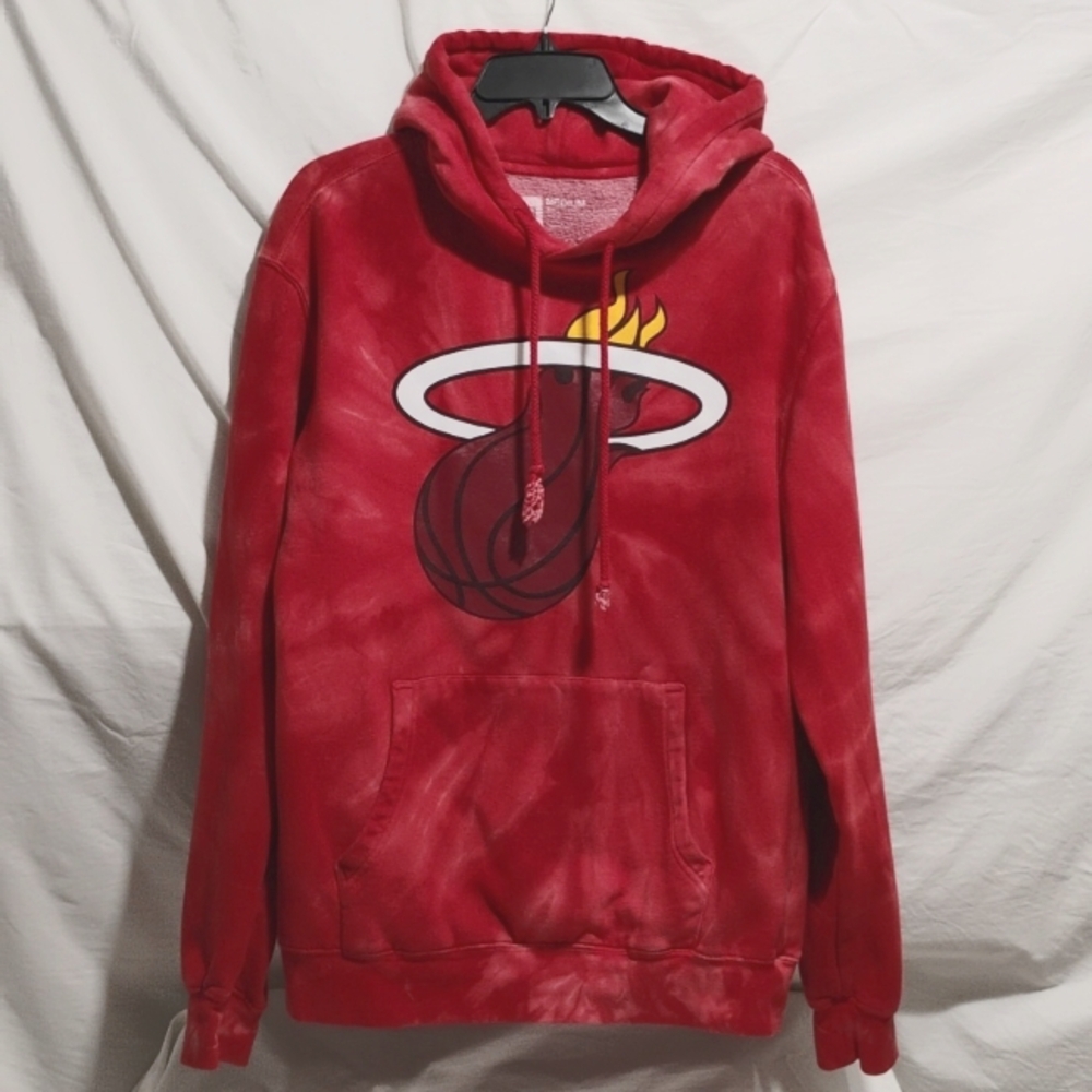 Y&R Miami Heat Hoodie Pullover Sweater Sz.M Gently Worn